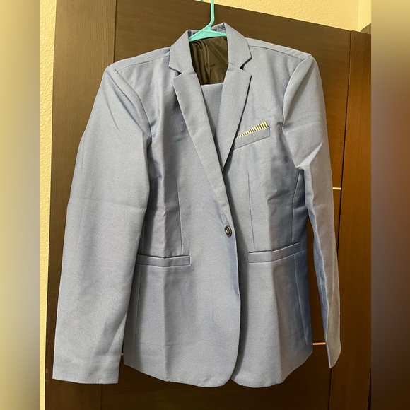 My lighting does not show the true blue but the stock photo does - Picture 3 of 4